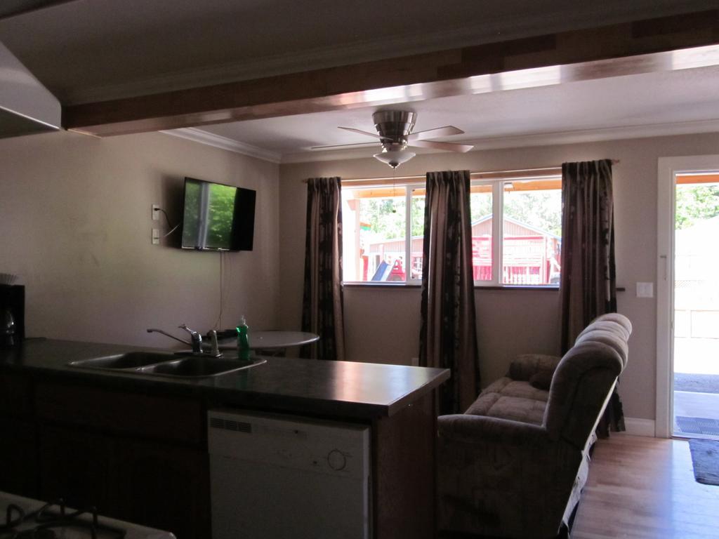 Oceanside Resort Powell River Ngoại thất bức ảnh